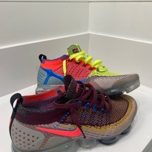 SIZE 10.5 NIKE VAPORMAX FLYKNIT 2 ‘Random’